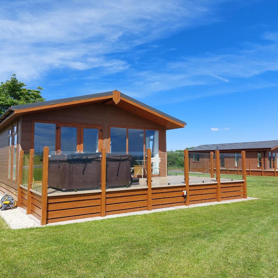 Luxury Family Beechwood Lodge With Hot Tub Lochwinnoch Exteriér fotografie