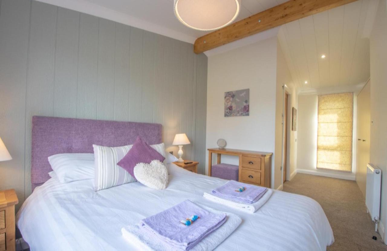 Luxury Family Beechwood Lodge With Hot Tub Lochwinnoch Exteriér fotografie