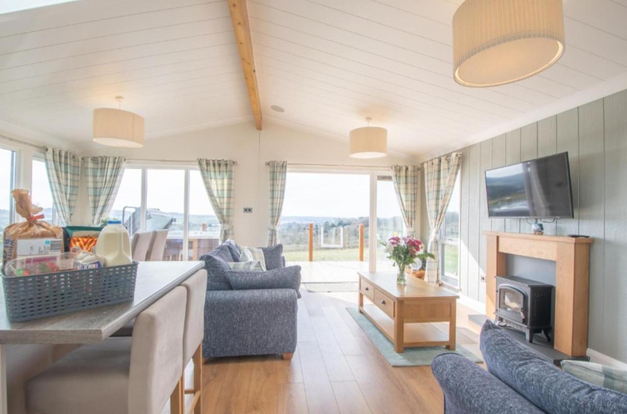 Luxury Family Beechwood Lodge With Hot Tub Lochwinnoch Exteriér fotografie
