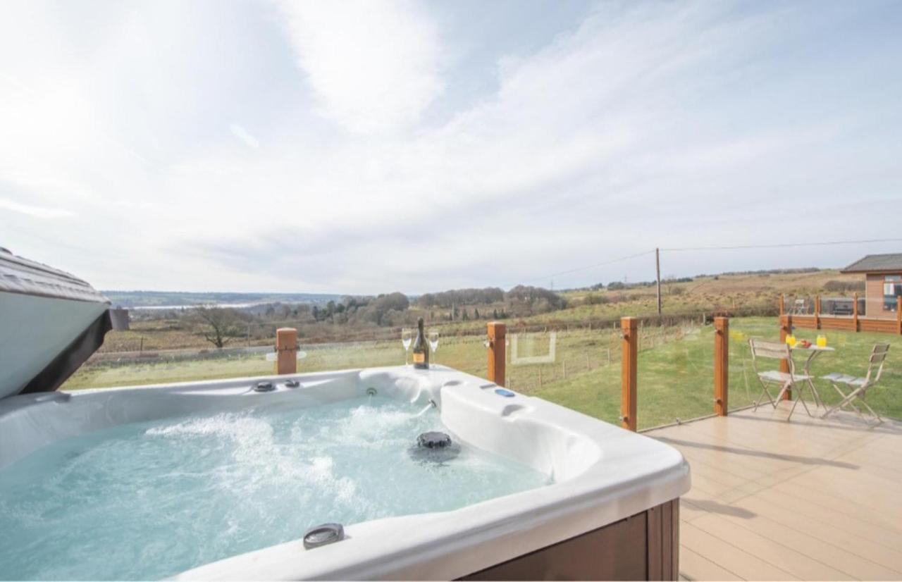 Luxury Family Beechwood Lodge With Hot Tub Lochwinnoch Exteriér fotografie