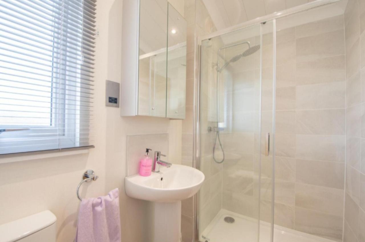 Luxury Family Beechwood Lodge With Hot Tub Lochwinnoch Exteriér fotografie