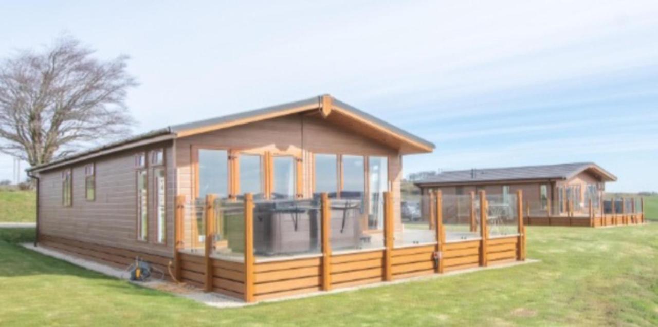 Luxury Family Beechwood Lodge With Hot Tub Lochwinnoch Exteriér fotografie